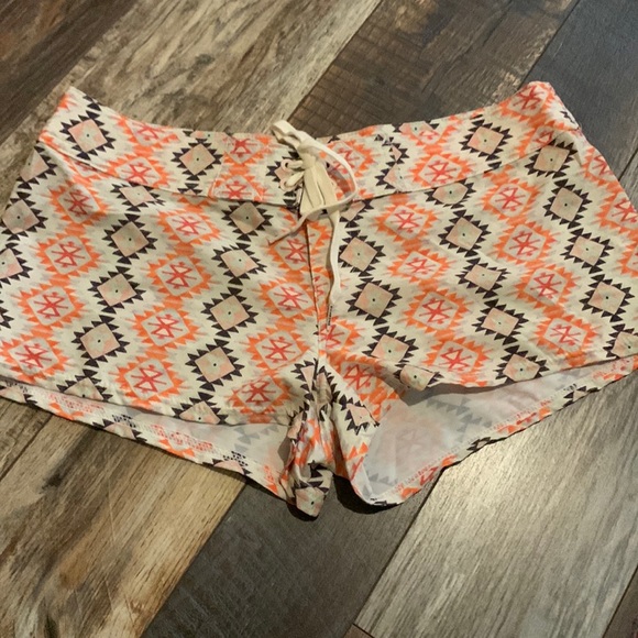 Billabong Shorts - Picture 1 of 8